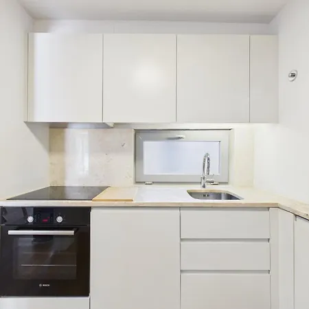 Apartment Bright 1br W/ Ac Near Cais Do Sodre | By Airnest