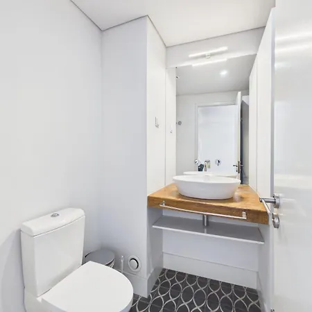 Bright 1br W/ Ac Near Cais Do Sodre | By Airnest Διαμέρισμα *