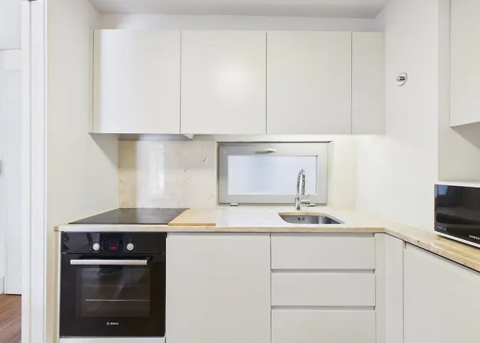 Apartment Bright 1br W/ Ac Near Cais Do Sodre | By Airnest