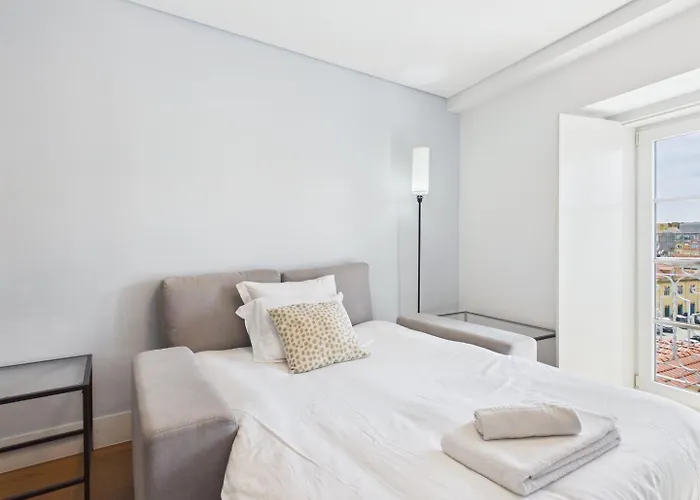 Apartment Bright 1br W/ Ac Near Cais Do Sodre | By Airnest *