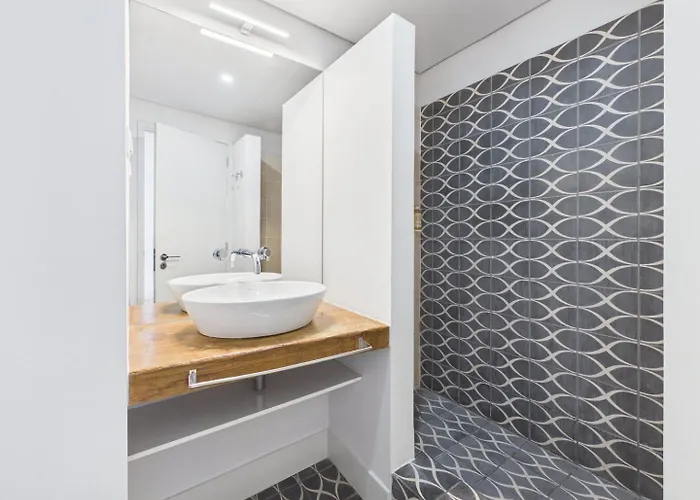 Апартаменты Bright 1br W/ Ac Near Cais Do Sodre | By Airnest