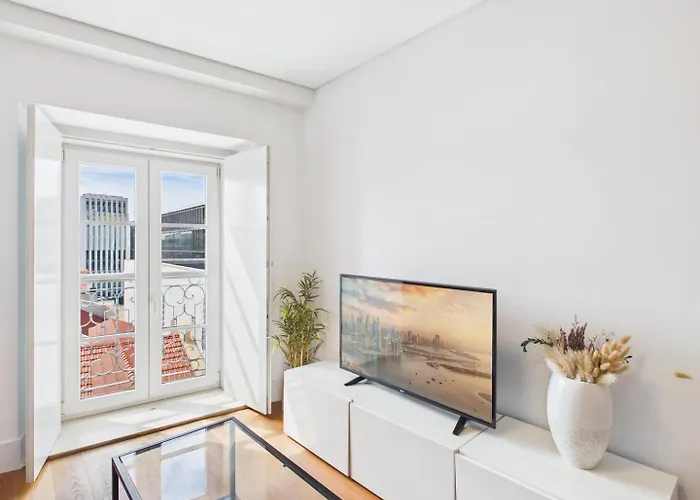 Apartment Bright 1br W/ Ac Near Cais Do Sodre | By Airnest *