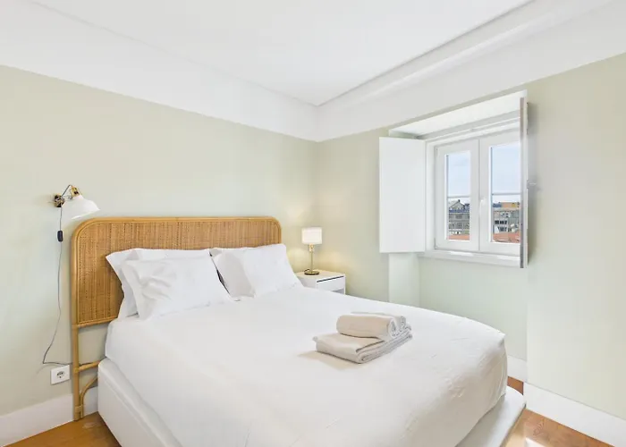 Апартаменты Bright 1br W/ Ac Near Cais Do Sodre | By Airnest *