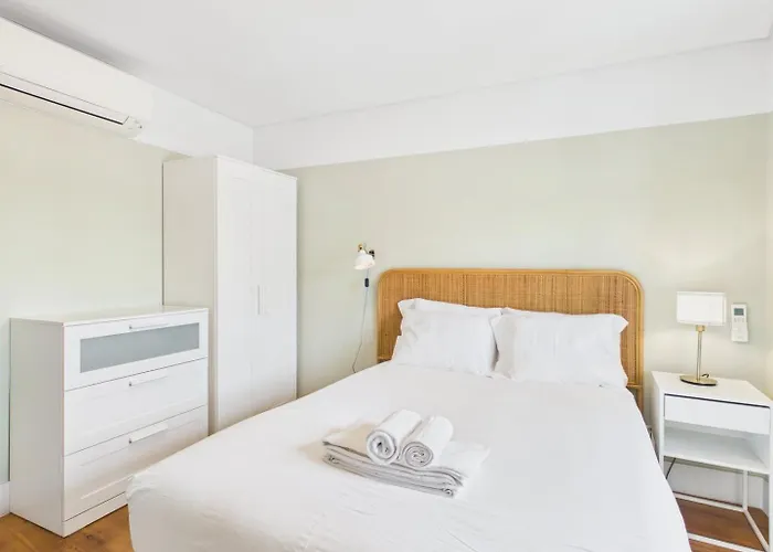 Bright 1br W/ Ac Near Cais Do Sodre | By Airnest Апартаменты Лиссабон