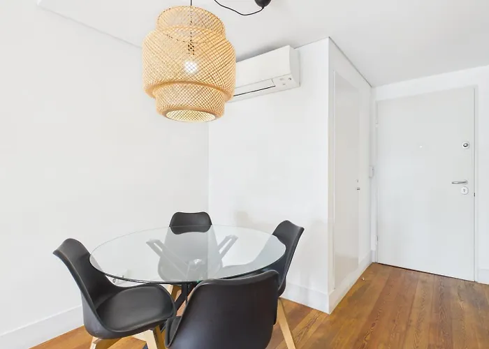 Bright 1br W/ Ac Near Cais Do Sodre | By Airnest * Лиссабон