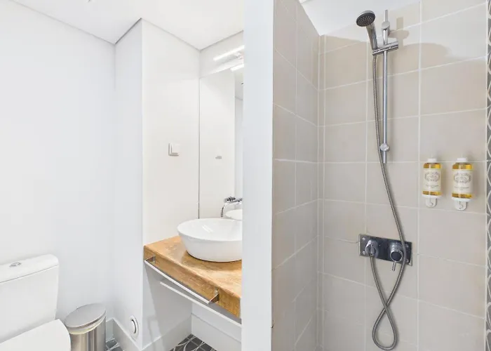 Apartment Bright 1br W/ Ac Near Cais Do Sodre | By Airnest *