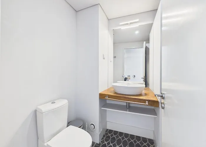Bright 1br W/ Ac Near Cais Do Sodre | By Airnest Апартаменты *