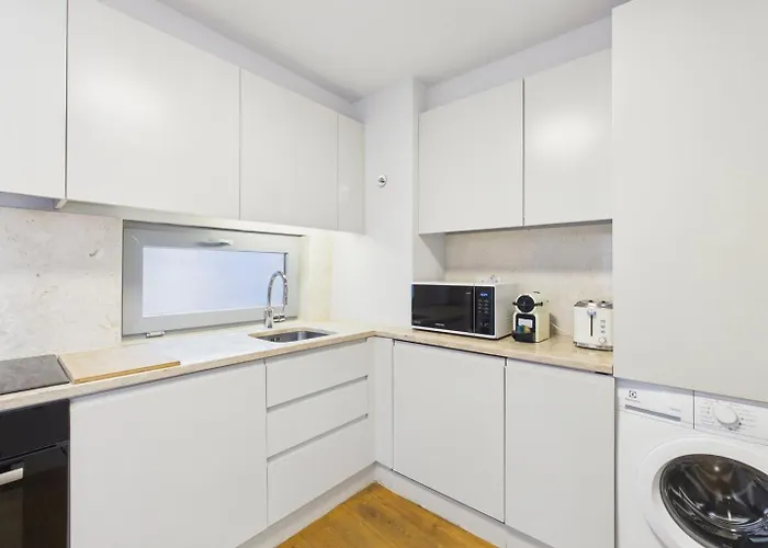 Апартаменты Bright 1br W/ Ac Near Cais Do Sodre | By Airnest *