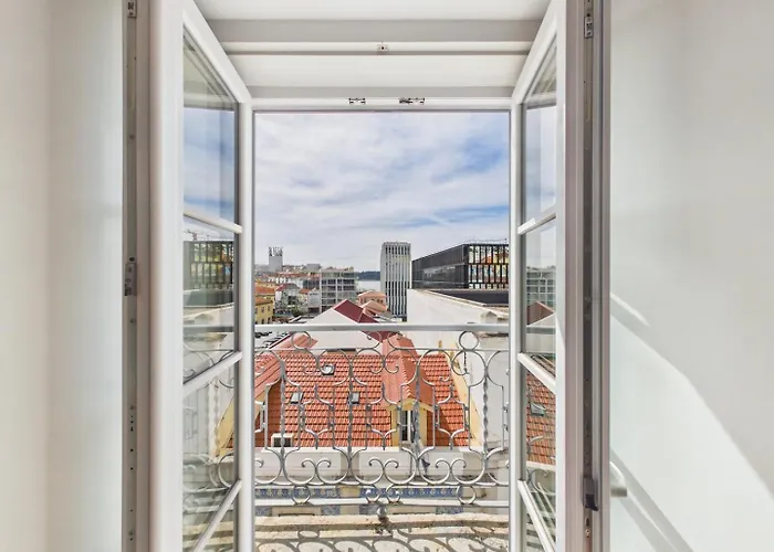 Bright 1br W/ Ac Near Cais Do Sodre | By Airnest Апартаменты *